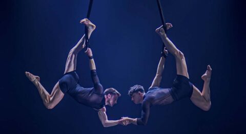 « Same », duo fraternel de Renato Illes et Gabor Zsiros qui participe au au renouveau du cirque hongrois et de son lien avec la danse - Critique sortie Avignon / 2026 Avignon Avignon Off. Présence Pasteur