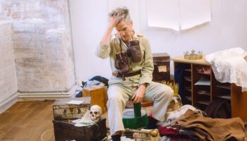 Avec « The last Hamlet », Ben Duke renouvelle notre regard sur ce célébrissime anti-héros - Critique sortie Avignon / 2026 Avignon Festival d’Avignon. Cloître des Célestins