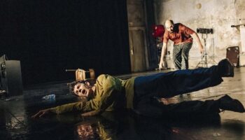 « Tonight » du duo franco-britannique Bert & Nasi ou comment assister à un drôle d’échange réinventé entre artistes et public - Critique sortie Avignon / 2026 Avignon Avignon Off. La Manufacture - L’Extra