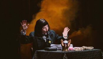 Carolina Bianchi crée le troisième chapitre de sa « Trilogia Cadela Força – Chapitres I, II et III » - Critique sortie Avignon / 2026 Avignon Festival d’Avignon. Opéra Grand Avignon