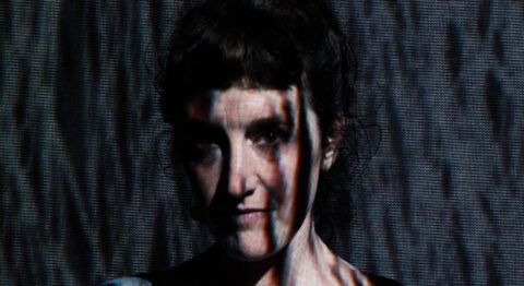 Emilie Faucheux adapte le premier roman de Léna Ghar « Tumeur ou Tutu »  et interroge les violences cachées au sein du foyer - Critique sortie Avignon / 2026 Avignon Avignon Off. Présence Pasteur
