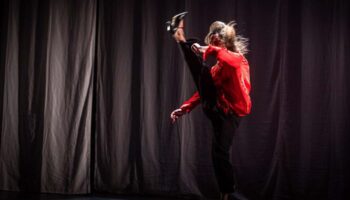 Carine Kermin présente « 50 ans, présente ! » - Critique sortie Avignon / 2026 Avignon Avignon Off. Théâtre Golovine