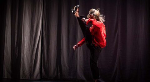 Carine Kermin présente « 50 ans, présente ! » - Critique sortie Avignon / 2026 Avignon Avignon Off. Théâtre Golovine