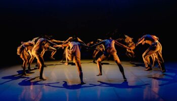 « ∞ ‒ Boucle sans fin » du chorégraphe Kuo-Shing Chuang au rendez-vous de la culture Ami et de ses rituels - Critique sortie Avignon / 2026 Avignon Avignon Off. La Condition des Soies