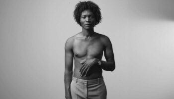 « Sir Introvert and The Featherweights », un concert intime de Benjamin Clementine qui caresse le public - Critique sortie Avignon / 2026 Avignon Festival d’Avignon. Cour d’honneur du Palais des papes