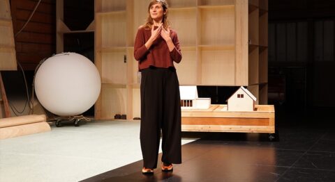 Avec « Illusions », Yordan Goldwaser propose un objet théâtral métaphysique qui explore les contours de la vie amoureuse et tente d’en extraire la substance véritable - Critique sortie Théâtre Paris Théâtre de la Tempête