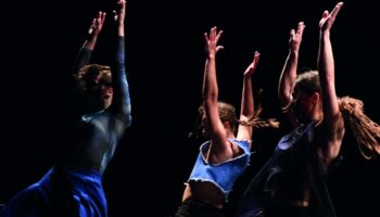 « La vitesse de l’eau » de Fabrice Lambert, une parole écologique et humaniste - Critique sortie Avignon / 2026 Avignon Festival Off. Théâtre des Hivernales