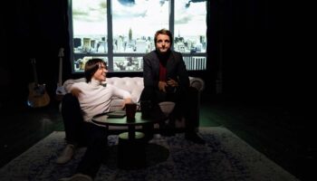 « Lennon et McCartney » : Joseph Laurent explore l’amitié entre les deux icones des Beatles - Critique sortie Avignon / 2026 Avignon Avignon Off. Théâtre de l’Arrache-Cœur
