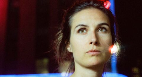 Marion Siéfert traque les nouvelles technologies, l’IA et le pouvoir du silence dans « Bunker » - Critique sortie Avignon / 2026 Avignon Festival d’Avignon. La Fabrica