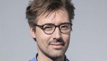 Arnaud Anckaert met en scène « Blackout Songs » de Joe White, entre violence, addiction, amour et tendresse - Critique sortie Avignon / 2026 Avignon Avignon Off. Le 11. Avignon