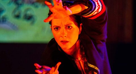 « Baba Yaga » de Guillaume Trouillard et Astrid Boitel, dialogue singulier entre image, corps et son - Critique sortie Avignon / 2026 Avignon Avignon Off. Théâtre Golovine