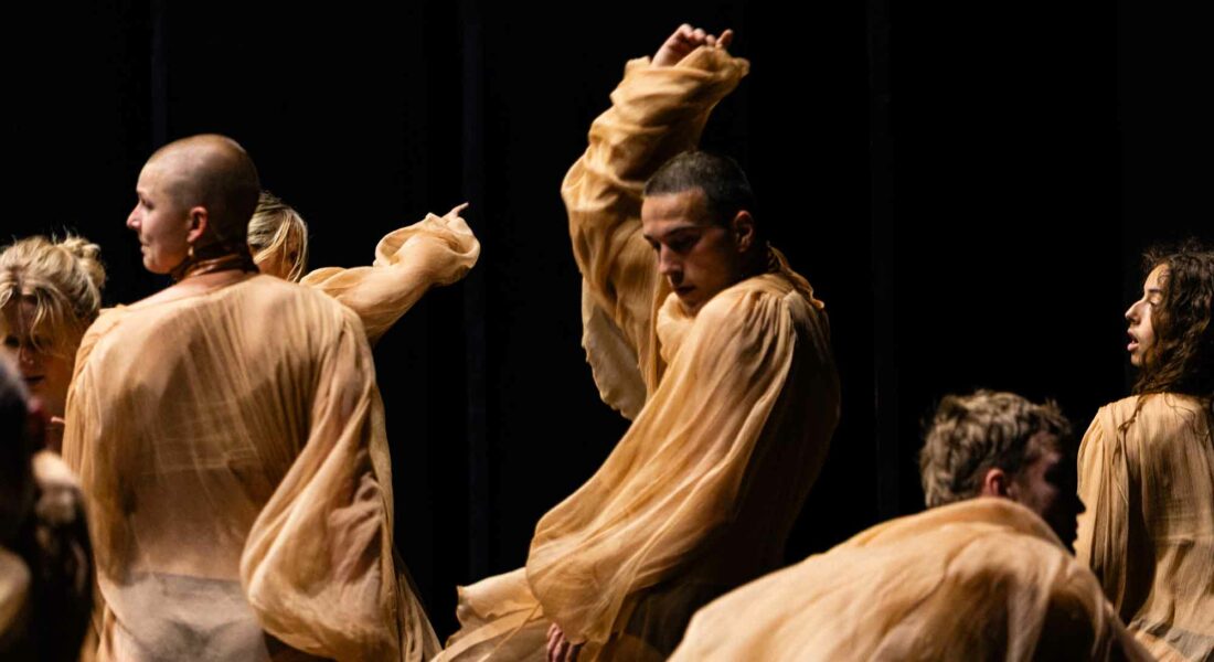 Emanuel Gat ouvre le festival Montpellier Danse avec son merveilleux « Cinq jours au soleil » - Critique sortie Danse Montpellier Festival Montpellier danse