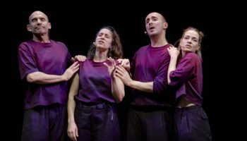 « En direct et en simultané », chorégraphie et textes de Joana Schweizer et Denis Plassard  - Critique sortie Avignon / 2026 Avignon Avignon Off. Théâtre Golovine