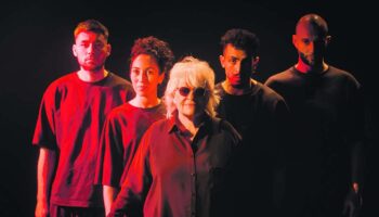 Catherine Lara et la compagnie Kumo questionnent l’identité à travers la danse et le chant dans « Identités » - Critique sortie Avignon / 2026 Avignon Avignon Off. La Scala Provence