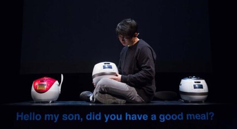 Jaha Koo présente trois spectacles performatifs : « Cuckoo », « The History of Korean Western Theater », « Haribo Kimchi » - Critique sortie  Avignon Gymnase du lycée Mistral