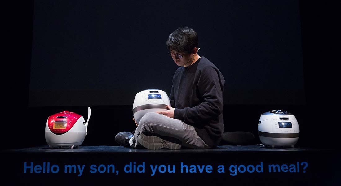 « Cuckoo », « The History of Korean Western Theater », « Haribo Kimchi », trois spectacles performatifs de Jaha Koo - Critique sortie Avignon / 2026 Avignon Gymnase du lycée Mistral