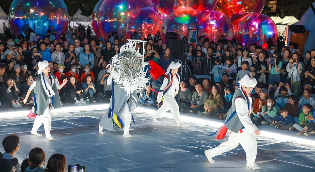 « KIN: Yeonhee Project I » par la compagnie Liquid Sound et Inbo Lee : une performance qui traverse les frontières - Critique sortie  Avignon Bar Mahabharata