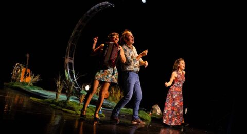 « La Fontaine Unplugged » s’amuse malicieusement des « Fables » de La fontaine dans une ambiance musicale - Critique sortie Avignon / 2026 Avignon Avignon Off. Théâtre de l’Arrache-Cœur