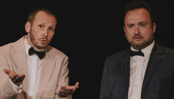 Stéphane Duclot met en scène les travers humains dans « Les Fous alliés 2 – Alliance(s) » - Critique sortie Avignon / 2026 Avignon Avignon Off. Théâtre des Brunes