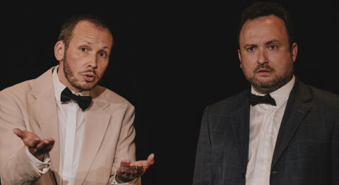 Stéphane Duclot met en scène les travers humains dans « Les Fous alliés 2 – Alliance(s) » - Critique sortie Avignon / 2026 Avignon Avignon Off. Théâtre des Brunes