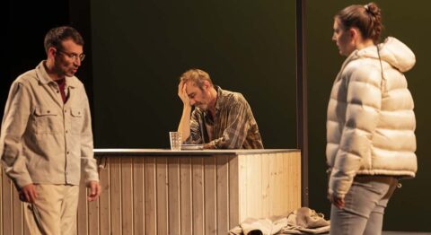 Sophie Langevin met en scène « Les Glaces » de Rébecca Déraspe : le traumatisme du viol finement ausculté - Critique sortie Avignon / 2026 Avignon Le 11