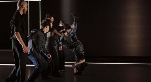 « Malmus », l’écriture hip hop de Brahim Bouchelaghem - Critique sortie Avignon / 2026 Avignon Avignon Off. Les Hivernales CDCN