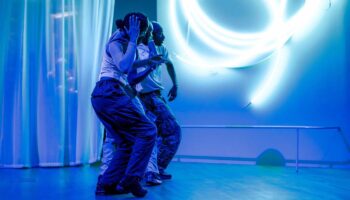 « Out/side » de Mwendwa Marchand et Carl Dhélot - Critique sortie Avignon / 2026 Avignon Avignon Off. La Parenthèse
