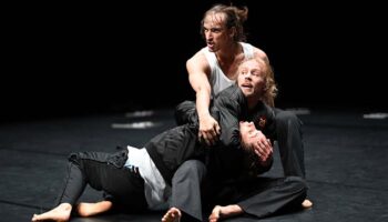 « T’façon on est en 2012 » de Loraine Dambermont - Critique sortie Avignon / 2026 Avignon Avignon Off. Les Hivernales