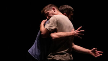 « Une pédagogie du conflit » à la croisée de la danse et de l’acrobatie avec les virtuoses Mathieu Desseigne et Lucien Reynès - Critique sortie Avignon / 2026 Avignon Avignon Off. LaScierie