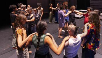 Montpellier Danse : La « Vision » toute d’attentions, de sensations, et de perceptions aiguisées d’Eric Minh Cuong Castaing. - Critique sortie Danse Le Théâtre du Châtelet