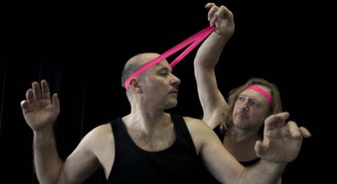 Le chorégraphe Christian Ubl et le mentaliste Kurt Demey fusionnent leurs pratiques dans « What did you expect ?” - Critique sortie Avignon / 2026 Avignon Avignon Off. Les Hivernales CDCN