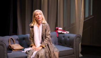 Christophe Lidon met en scène “Hitchcock et Mary Rose” ou la perversité d’Alfred sous le manteau d’Hitchcock - Critique sortie Avignon / 2026 Avignon Avignon Off. Théâtre des Gémeaux