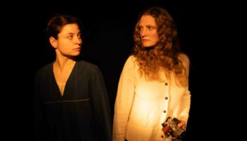 « Mécanique d’une famille », de Martin Kindermans : une touchante enquête sur l’affaire des bébés volés en Argentine - Critique sortie Avignon / 2026 Avignon Avignon Off. Théâtre de L’Oriflamme