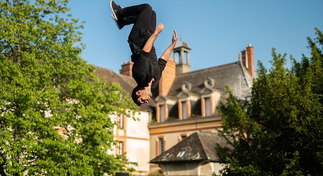 “Sillages” : une parenthèse de douceur mise en piste par Léo Ricordel et Quentin Beaufils - Critique sortie Avignon / 2026 Avignon Avignon Off. Théâtre du Train Bleu à la Respélid’ (anciens Jardins du Carmel)