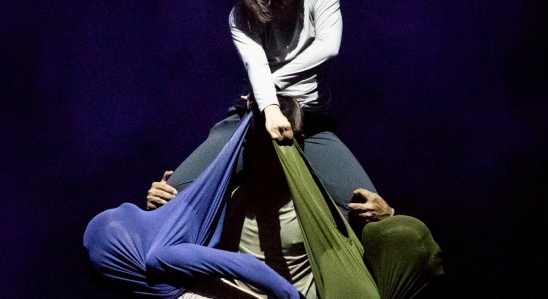 « Lost connection » : Les corps-à-corps et arrêts sur images puissants de Wen-Jen Huang aux Hivernales. - Critique sortie Avignon / 2026 Avignon Avignon Off. Les Hivernales CDCN