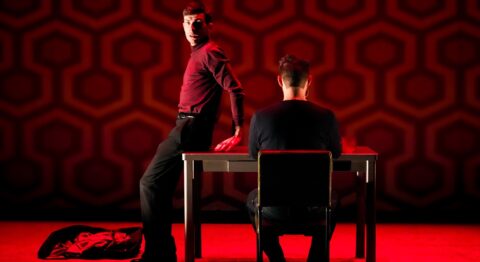 « Ma vie rouge Kubrick » : Eric Jean orchestre un brillant spectacle sur les pouvoirs divinatoires de l’art. - Critique sortie Avignon / 2026 Avignon Avignon off - Le Train bleu(salle le Parvis)