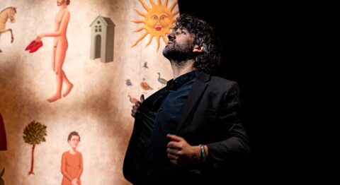« Rumba » au Théâtre des Doms : David Murgia sculpte la chair vive des mots d’Ascanio Celestini - Critique sortie Avignon / 2026 Avignon Avignon Off. Théâtre des Doms