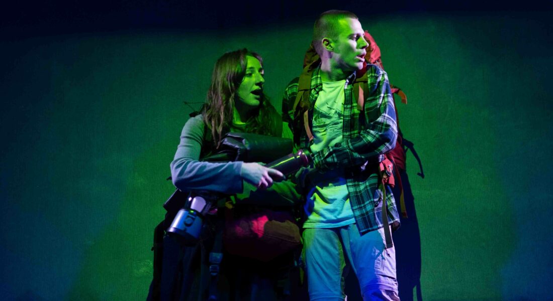 Mikaël Chirinian adapte et met en scène « Tout le bleu du ciel » de Mélissa da Costa, un périple touchant - Critique sortie Avignon / 2026 Avignon Avignon Off. Théâtre du Chêne Noir