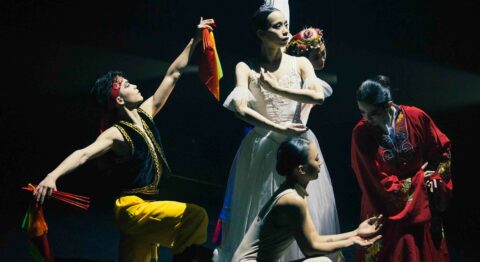 Un « Sacre » taïwanais : Huang Huai Te puise dans une mémoire intime - Critique sortie Avignon / 2026 Avignon Avignon Off. La Condition des Soies