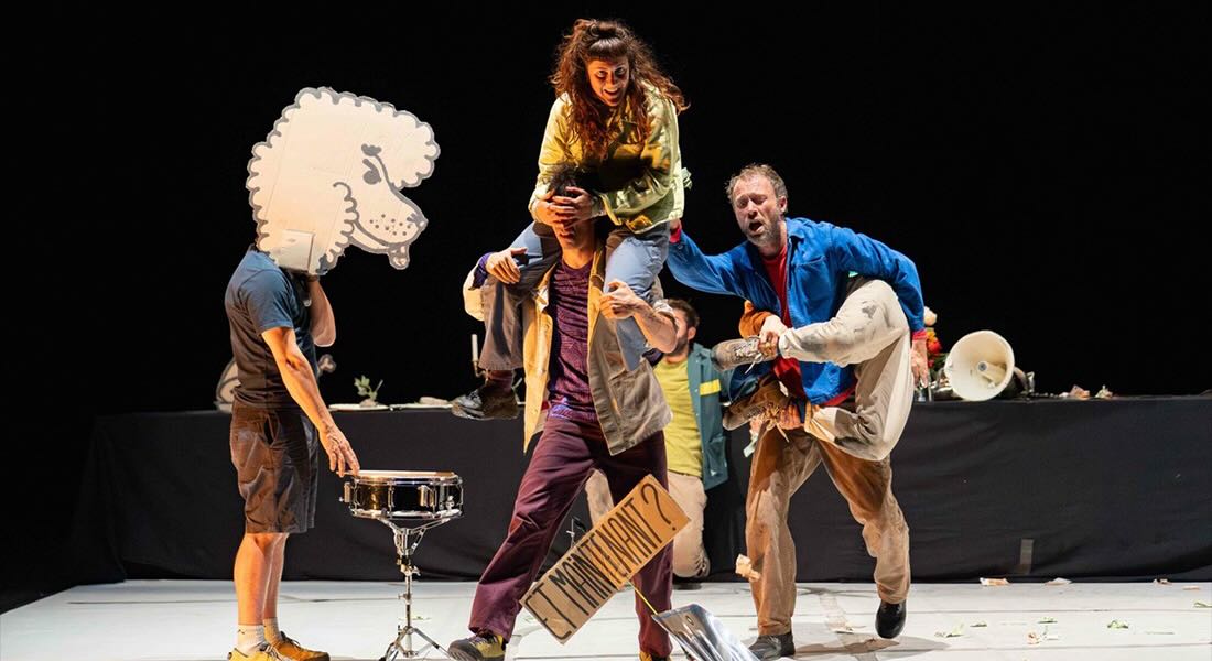 Avec « Frasques », le Galactik Ensemble creuse la veine d’une écriture du cirque acrobatique - Critique sortie Cirque Paris _THEATRE SILVIA MONFORT