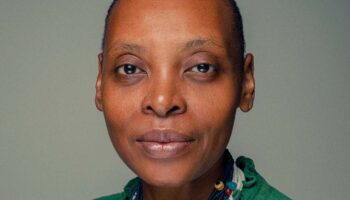 Leonora Miano signe le texte et la mise en scène de « Redemption song », ou l’histoire des relations toxiques entre la France et l’Afrique francophone à travers celle d’un couple. - Critique sortie Théâtre Paris Théâtre national de la Colline