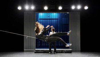 « Machine à Spectacle » de Solène Wachter sur la mécanique de l’illusion, du trucage et du risque - Critique sortie Danse Ivry-sur-Seine La Briqueterie - CDCN du Val-de-Marne