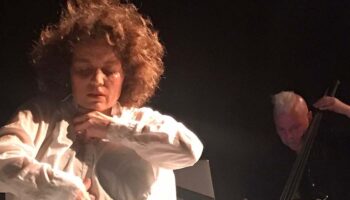 Myriam Gourfink donne « Masse » en duo dans les Nymphéas - Critique sortie Danse Paris Musée de l’Orangerie - Jardin des Tuileries