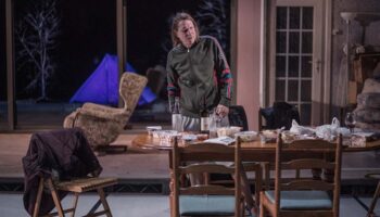 « The other place, after Antigone » : Alexander Zeldin transpose dans une famille contemporaine les rapports de force de la tragédie de Sophocle. - Critique sortie Théâtre Paris Théâtre de la Ville-Sarah Bernhardt