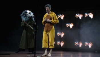 « The Last Hamlet », Ben Duke règle son compte à Hamlet dans une pièce frondeuse, inventive, tendre et réjouissante - Critique sortie Danse Paris Théâtre de la Ville-Sarah Bernhardt