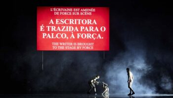 « Uma Luz Cordial » de Carolina Bianchi, une partition plus textuelle que performative où s’expose un tumulte d’ambivalences - Critique sortie Théâtre Paris THEATRE DE L’ODEON