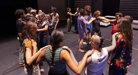 « Vision », la nouvelle création d’Eric Minh Cuong Castaing provoque d’autres façons de vivre nos perceptions dans l’espace de représentation qu’est le théâtre - Critique sortie Danse Paris Le Théâtre du Châtelet