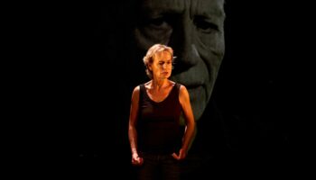 « 4.48 Psychose » : Sandrine Bonnaire livre une incarnation poignante du dernier texte de Sarah Kane mis en scène par Jacques Osinski - Critique sortie Théâtre Paris Théâtre de l’Atelier