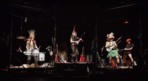« En apparence », entre théâtre et pop dans une création visuelle très drôle avec Tony Melvil - Critique sortie Jazz / Musiques Rungis THEATRE DE RUNGIS