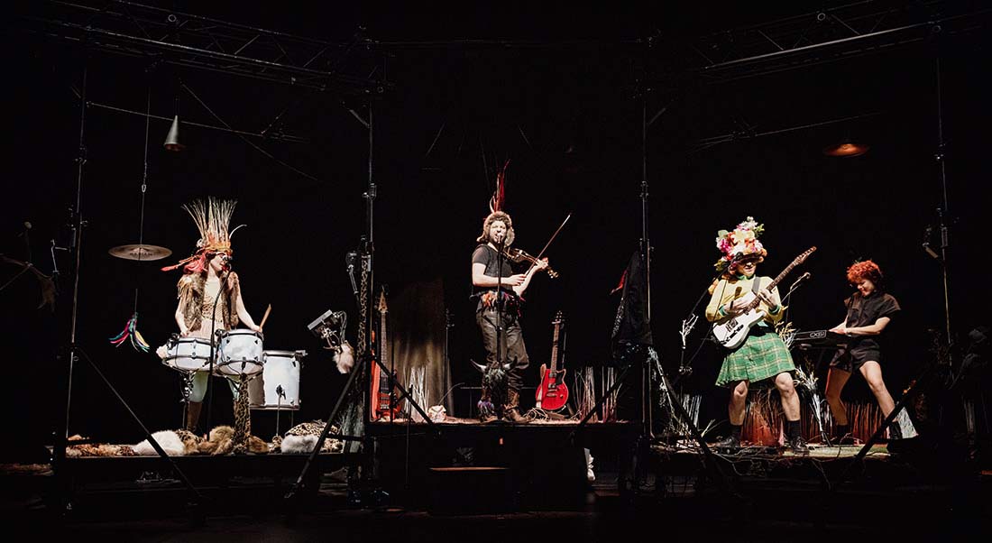 « En apparence », entre théâtre et pop dans une création visuelle très drôle avec Tony Melvil - Critique sortie Jazz / Musiques Rungis THEATRE DE RUNGIS